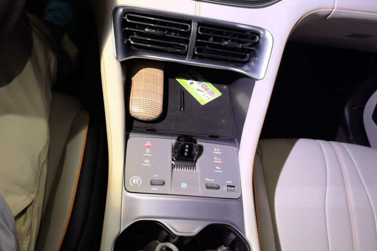 Used BYD Song PLUS New Energy 2023 Champion Edition DM-i 110KM Flagship Model Gear Lever