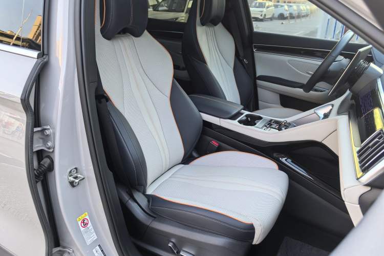 Used BYD Song PLUS New Energy 2023 Champion Edition EV 520KM Flagship Model Interior 4