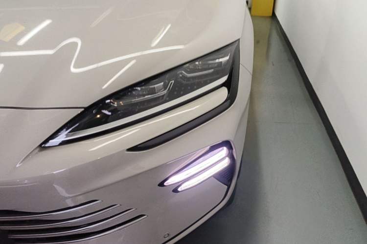 Used BYD Song PLUS New Energy 2023 Champion Edition DM-i 150KM Flagship PLUS Left Front Headlight