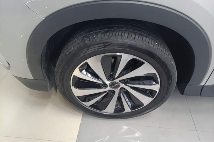 Used BYD Song PLUS New Energy 2023 Champion Edition EV 520KM Luxury Model Left Front Wheel Hub