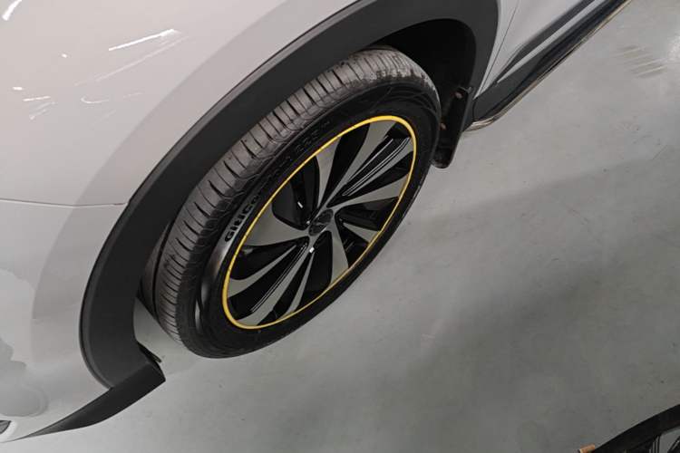 Used BYD Song PLUS New Energy 2023 Champion Edition DM-i 150KM Flagship PLUS Left Front Wheel Hub