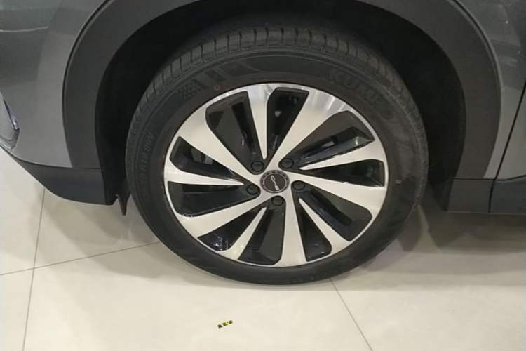 Used BYD Song PLUS New Energy 2023 Champion Edition DM-i 110KM Flagship PLUS Left Front Wheel Hub