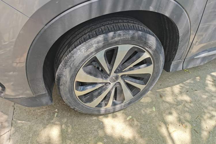 Used BYD Song PLUS New Energy 2023 Champion Edition DM-i 150KM Flagship PLUS Left Front Wheel Hub