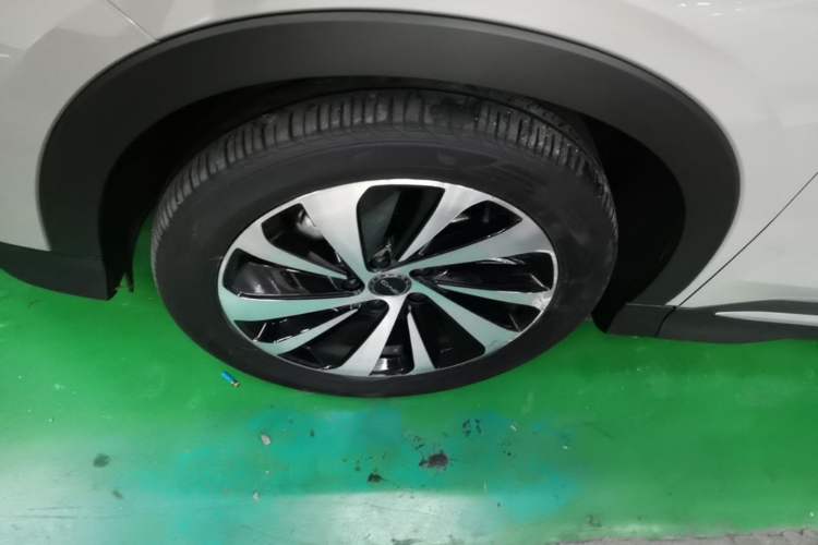Used BYD Song PLUS New Energy 2023 Champion Edition DM-i 150KM Flagship PLUS Left Front Wheel Hub