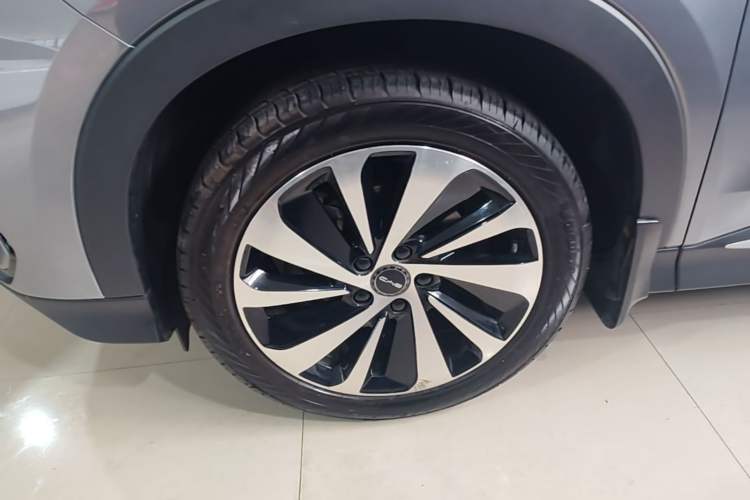 Used BYD Song PLUS New Energy 2023 Champion Edition DM-i 110KM Flagship PLUS Left Front Wheel Hub