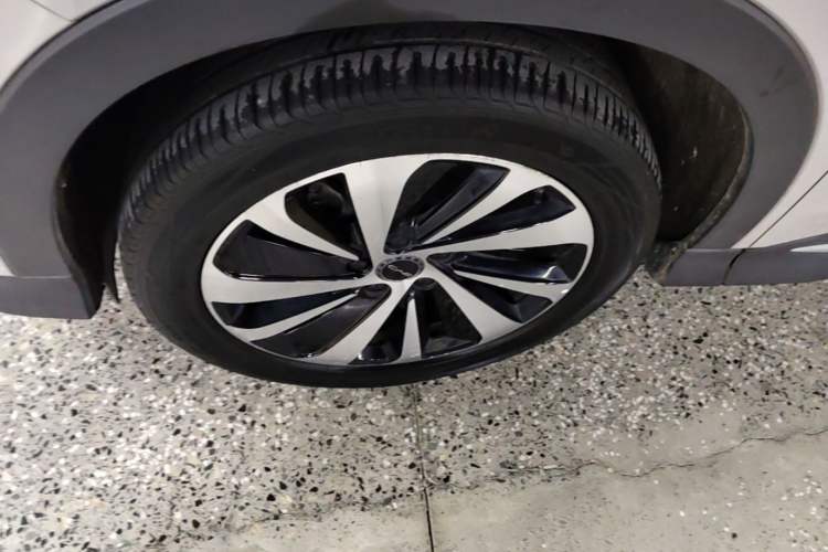 Used BYD Song PLUS New Energy 2023 Champion Edition EV 520KM Luxury Model Left Front Wheel Hub