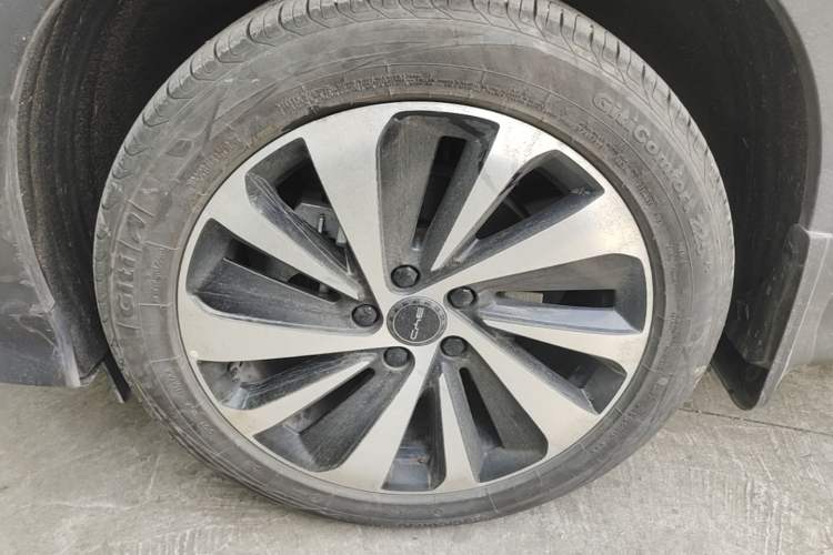 Used BYD Song PLUS New Energy 2023 Champion Edition DM-i 110KM Flagship PLUS Left Front Wheel Hub