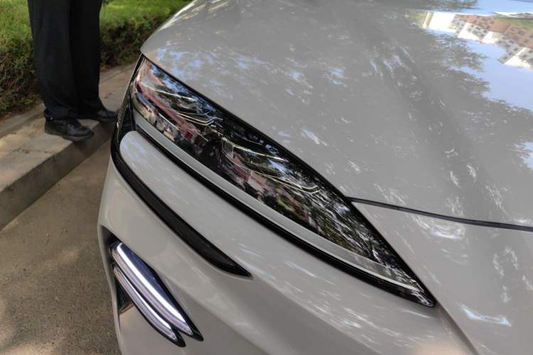 Used BYD Song PLUS New Energy 2023 Champion Edition EV 520KM Luxury Model Right Front Headlight