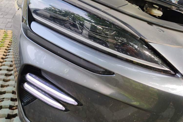 Used BYD Song PLUS New Energy 2023 Champion Edition EV 520KM Prestige Model Right Front Headlight