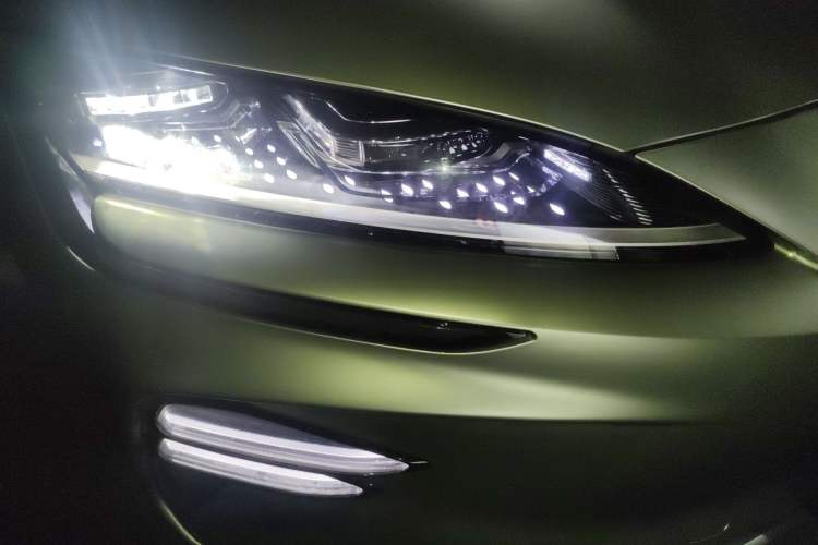Used BYD Song PLUS New Energy 2023 Champion Edition EV 520KM Prestige Model Right Front Headlight