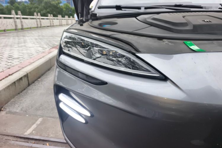 Used BYD Song PLUS New Energy 2023 Champion Edition EV 520KM Flagship Model Right Front Headlight