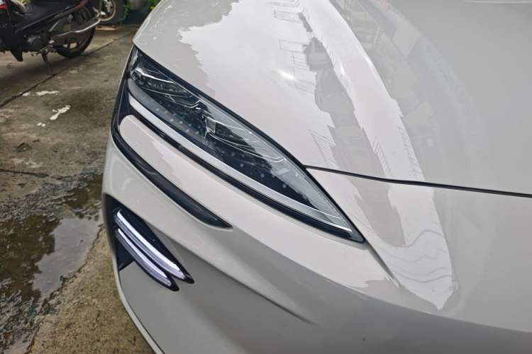 Used BYD Song PLUS New Energy 2023 Champion Edition EV 520KM Prestige Model Right Front Headlight