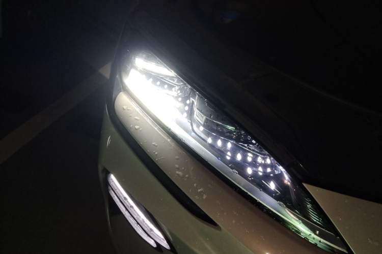 Used BYD Song PLUS New Energy 2023 Champion Edition DM-i 110KM Flagship Model Right Front Headlight