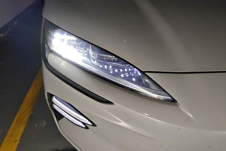 Used BYD Song PLUS New Energy 2023 Champion Edition EV 520KM Luxury Model Right Front Headlight