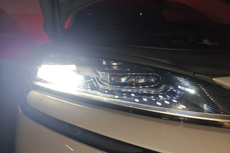 Used BYD Song PLUS New Energy 2023 Champion Edition DM-i 150KM Flagship PLUS Right Front Headlight