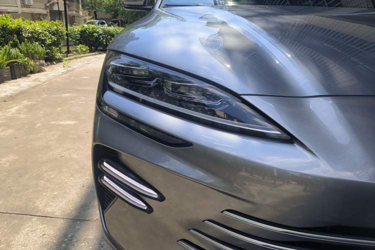 Used BYD Song PLUS New Energy 2023 Champion Edition DM-i 110KM Flagship PLUS Right Front Headlight