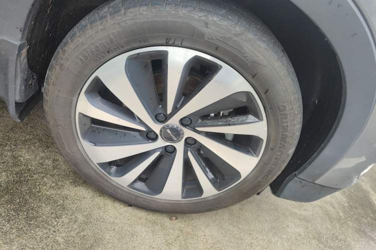 Used BYD Song PLUS New Energy 2023 Champion Edition DM-i 110KM Flagship PLUS Right Front Wheel Hub