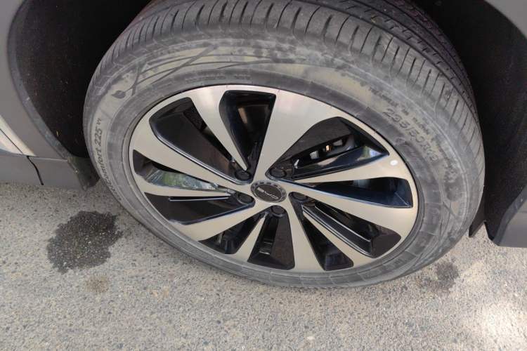 Used BYD Song PLUS New Energy 2023 Champion Edition EV 520KM Luxury Model Right Front Wheel Hub