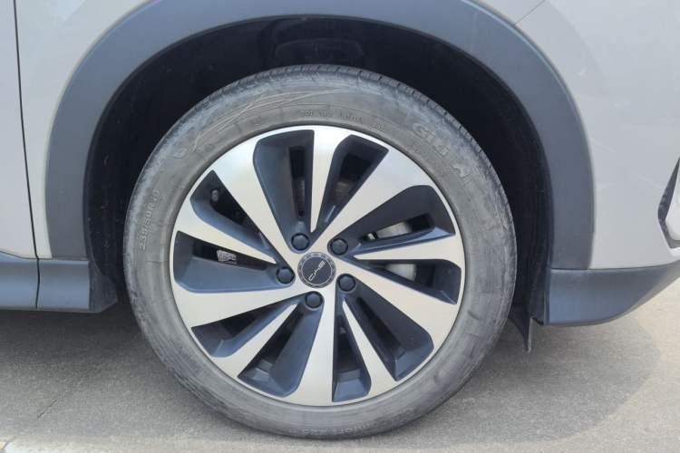 Used BYD Song PLUS New Energy 2023 Champion Edition DM-i 150KM Flagship PLUS Right Front Wheel Hub