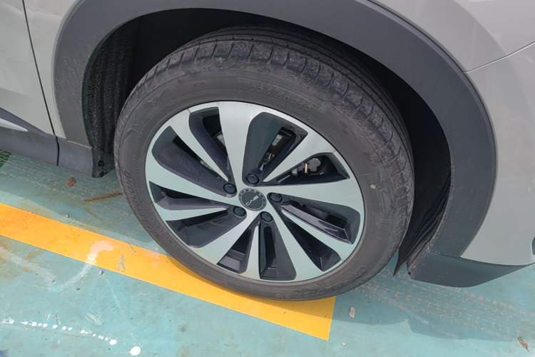 Used BYD Song PLUS New Energy 2023 Champion Edition DM-i 110KM Flagship PLUS Right Front Wheel Hub