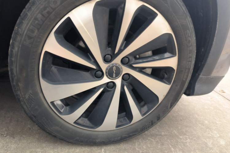 Used BYD Song PLUS New Energy 2023 Champion Edition DM-i 110KM Flagship PLUS Right Front Wheel Hub