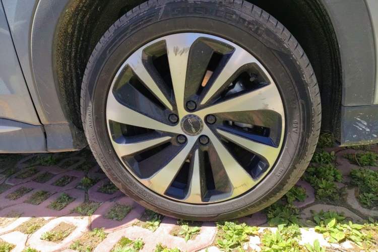 Used BYD Song PLUS New Energy 2023 Champion Edition EV 520KM Prestige Model Right Front Wheel Hub