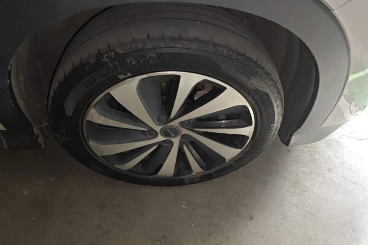 Used BYD Song PLUS New Energy 2023 Champion Edition DM-i 110KM Flagship Model Right Front Wheel Hub