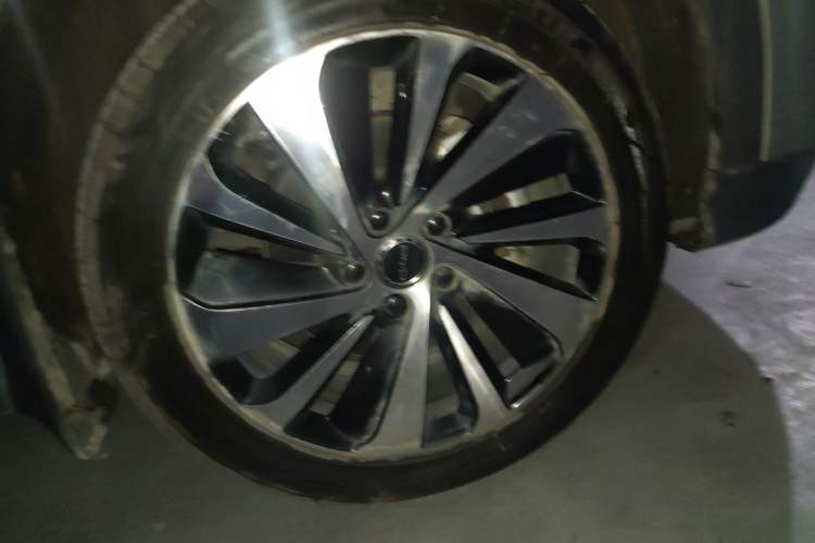Used BYD Song PLUS New Energy 2023 Champion Edition EV 520KM Prestige Model Right Front Wheel Hub