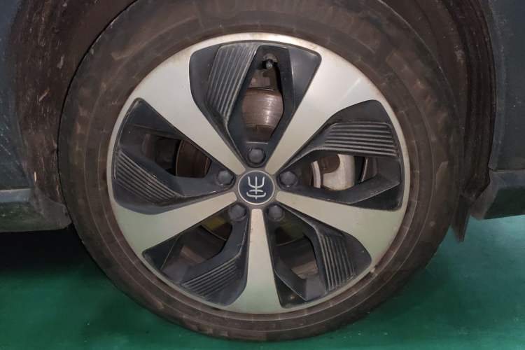 Used BYD Song PLUS New Energy 2023 Champion Edition DM-i 150KM Flagship PLUS Right Front Wheel Hub