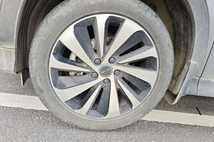 Used BYD Song PLUS New Energy 2023 Champion Edition EV 520KM Prestige Model Right Front Wheel Hub