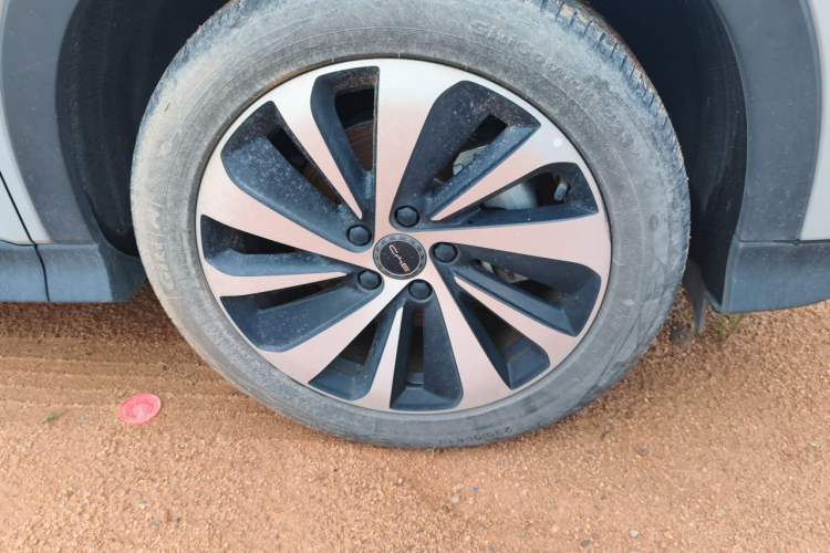 Used BYD Song PLUS New Energy 2023 Champion Edition DM-i 110KM Flagship PLUS Right Front Wheel Hub