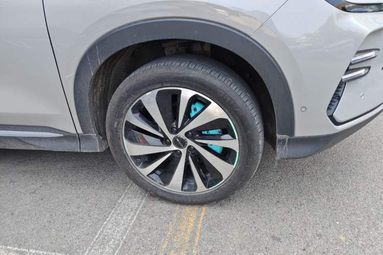 Used BYD Song PLUS New Energy 2023 Champion Edition DM-i 150KM Flagship PLUS 5G Right Front Wheel Hub