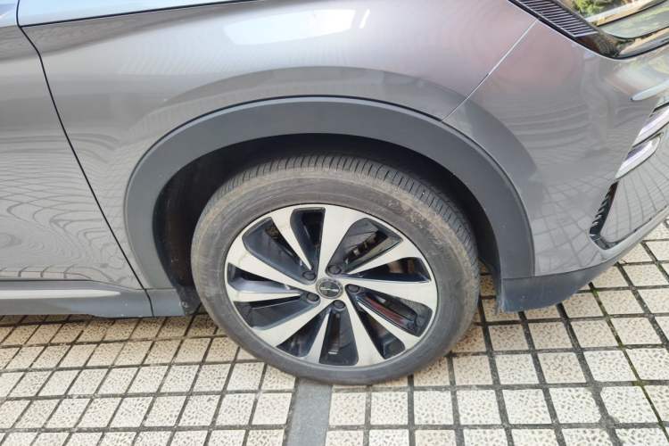 Used BYD Song PLUS New Energy 2023 Champion Edition DM-i 110KM Flagship Model Right Front Wheel Hub