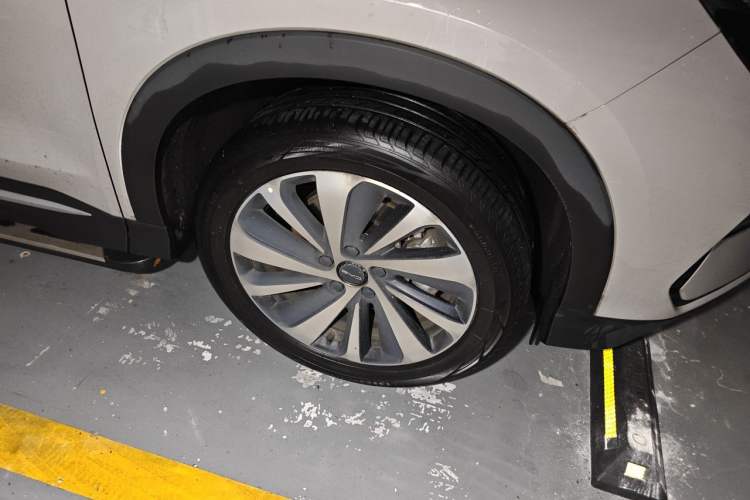 Used BYD Song PLUS New Energy 2023 Champion Edition EV 520KM Luxury Model Right Front Wheel Hub