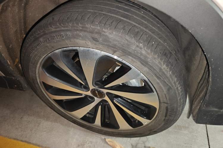 Used BYD Song PLUS New Energy 2023 Champion Edition DM-i 150KM Flagship PLUS Right Front Wheel Hub