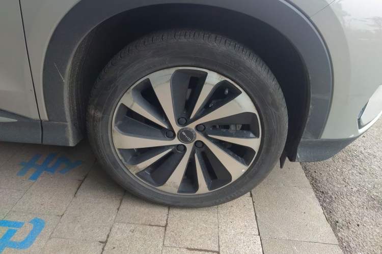Used BYD Song PLUS New Energy 2023 Champion Edition DM-i 150KM Flagship PLUS Right Front Wheel Hub