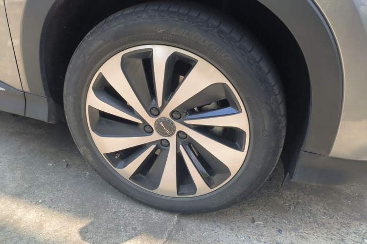 Used BYD Song PLUS New Energy 2023 Champion Edition DM-i 110KM Flagship PLUS Right Front Wheel Hub