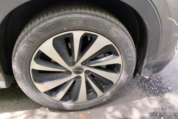 Used BYD Song PLUS New Energy 2023 Champion Edition DM-i 110KM Flagship Model Right Front Wheel Hub