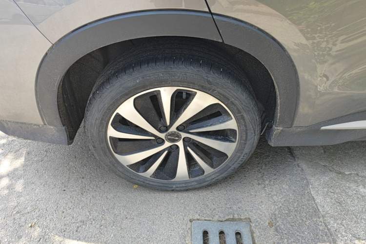Used BYD Song PLUS New Energy 2023 Champion Edition DM-i 150KM Flagship PLUS Right Rear Wheel Hub