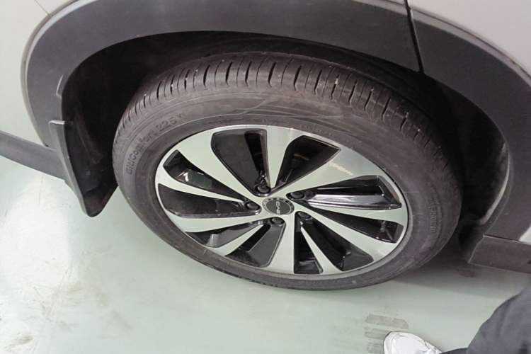 Used BYD Song PLUS New Energy 2023 Champion Edition DM-i 150KM Flagship PLUS Right Rear Wheel Hub