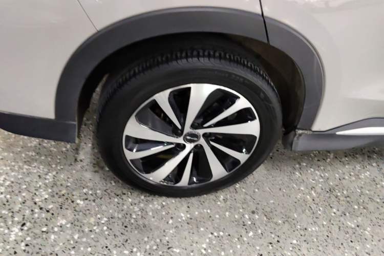 Used BYD Song PLUS New Energy 2023 Champion Edition EV 520KM Luxury Model Right Rear Wheel Hub