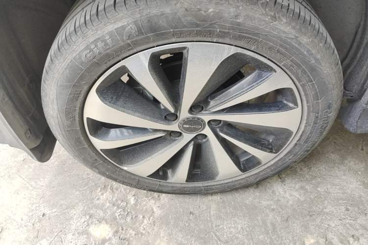 Used BYD Song PLUS New Energy 2023 Champion Edition DM-i 110KM Flagship PLUS Right Rear Wheel Hub