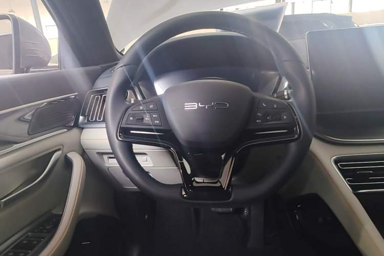 Used BYD Song PLUS New Energy 2023 Champion Edition DM-i 150KM Flagship PLUS Steering Wheel