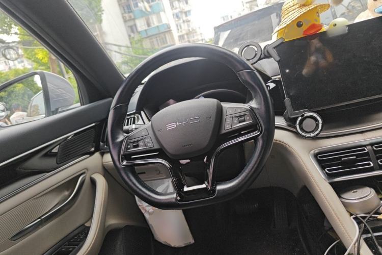 Used BYD Song PLUS New Energy 2023 Champion Edition EV 520KM Luxury Model Steering Wheel