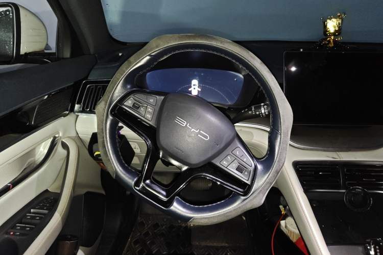 Used BYD Song PLUS New Energy 2023 Champion Edition EV 520KM Luxury Model Steering Wheel