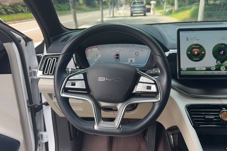 Used BYD Song PLUS New Energy 2023 Champion Edition EV 520KM Flagship Model Steering Wheel