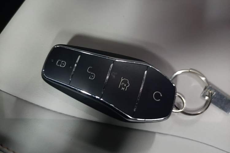 Used BYD Song PLUS New Energy 2023 Champion Edition EV 520KM Luxury Model Vehicle Key