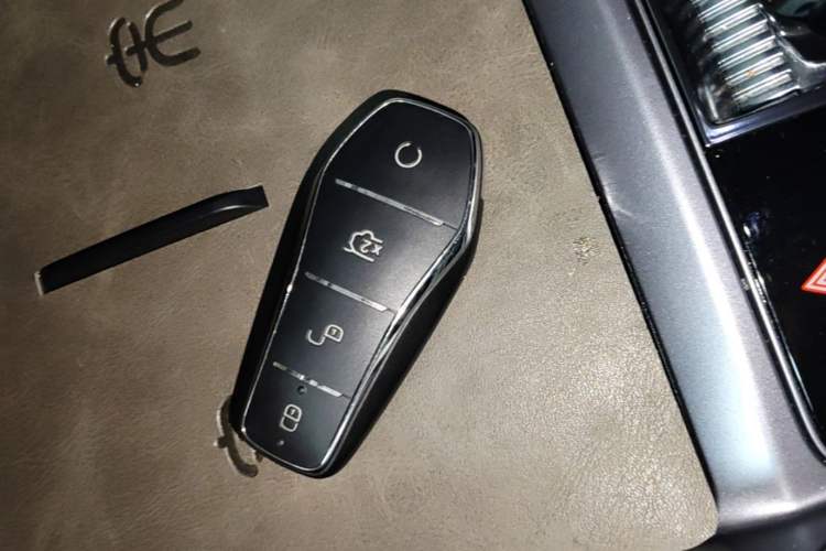 Used BYD Song PLUS New Energy 2023 Champion Edition EV 520KM Prestige Model Vehicle Key