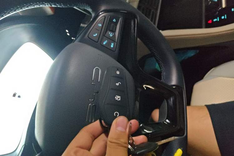 Used BYD Song PLUS New Energy 2023 Champion Edition EV 520KM Prestige Model Vehicle Key