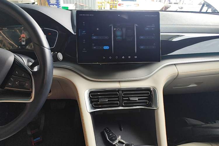 Used BYD Song PLUS New Energy 2023 Champion Edition DM-i 110KM Flagship PLUS Audio And AC Panel